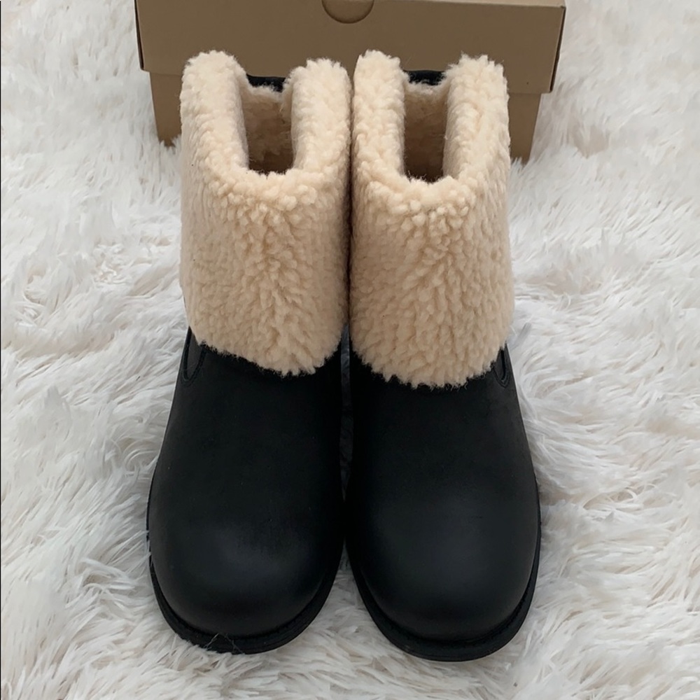 UGG Aldon water resistant black Shearling boots - Picture 3 of 9